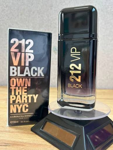 212 VIP Black + Perfumero